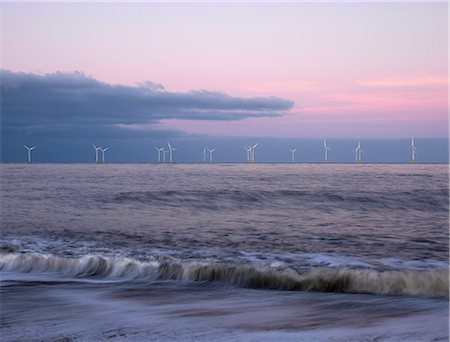 Teintes de Twilight dans le ciel, vue vers Scroby Sands Windfarm, Great Yarmouth, Norfolk, Angleterre Photographie de stock - Rights-Managed, Code: 841-06344690