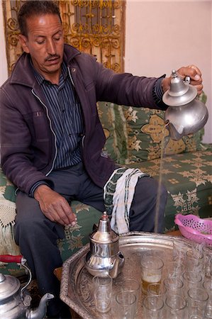 Making mint tea at Mohamed Attai Village in the Atlas Mountains, Morocco, North Africa, Africa Foto de stock - Con derechos protegidos, Código: 841-06344786