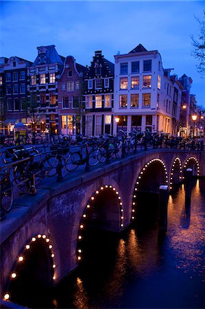 Canal and Bridge, Amsterdam, Holland, Europe Foto de stock - Con derechos protegidos, Código: 841-06344817