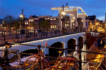 Magere Brug (pont maigre) au crépuscule, Amsterdam, Hollande, Europe Photographie de stock - Rights-Managed, Code: 841-06344831