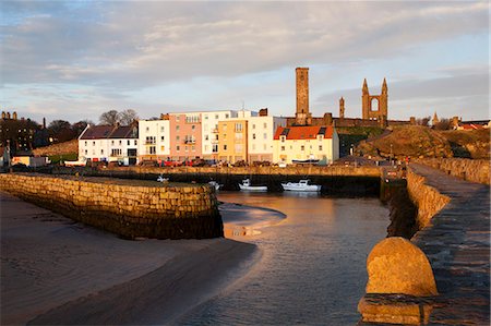 fife - The Harbour at dawn, St Andrews, Fife, Scotland Foto de stock - Con derechos protegidos, Código: 841-06344898