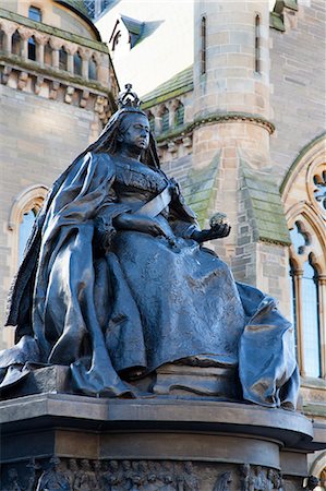 Queen Victoria statue, The McManus, Dundee, Scotland Foto de stock - Con derechos protegidos, Código: 841-06344907