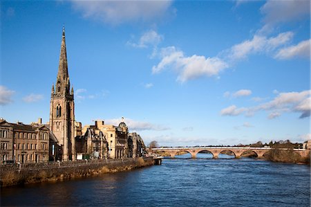 perth and kinross - St Matthews Church and the River Tay, Perth, Perth and Kinross, Scotland Foto de stock - Direito Controlado, Número: 841-06344918