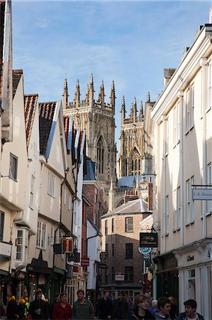 simsearch:841-03869759,k - Towers of the Minster from Petergate, York, Yorkshire, England, United Kingdom, Europe Fotografie stock - Rights-Managed, Codice: 841-06344972