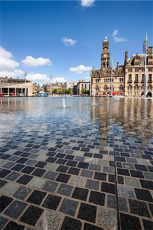 prefeitura do município - City Park Fountains and City Hall, Bradford, West Yorkshire, Yorkshire, England, United Kingdom, Europe Foto de stock - Direito Controlado, Número: 841-06345004