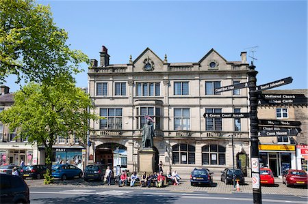 england town not people not london not scotland not wales not northern ireland not ireland - Skipton High Street and Library, Skipton, North Yorkshire, Yorkshire, England, United Kingdom, Europe Foto de stock - Con derechos protegidos, Código: 841-06345031