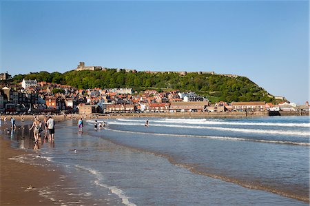 simsearch:841-06345058,k - Busy South Sands and Castle Hill, Scarborough, North Yorkshire, Yorkshire, England, United Kingdom, Europe Stock Photo - Rights-Managed, Code: 841-06345079