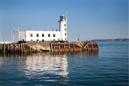 simsearch:841-06345057,k - The Lighthouse reflected in the Harbour, Scarborough, North Yorkshire, Yorkshire, England, United Kingdom, Europe Foto de stock - Con derechos protegidos, Código: 841-06345084