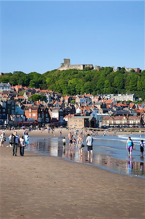 simsearch:841-05781637,k - Busy South Sands and Castle Hill, Scarborough, North Yorkshire, Yorkshire, England, United Kingdom, Europe Stock Photo - Rights-Managed, Code: 841-06345080