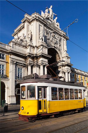 Tram (electricos) au-dessous de l'Arco da Rua Augusta dans Praca faire Comercio, Baixa, Lisbonne, Portugal, Europe Photographie de stock - Rights-Managed, Code: 841-06345274