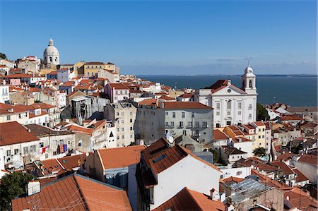 simsearch:841-03871250,k - Vue sur le quartier d'Alfama Miradouro das Portas do Sol, Alfama, Lisbonne, Portugal, Europe Photographie de stock - Rights-Managed, Code: 841-06345276