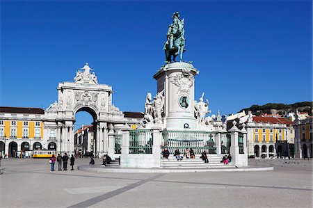 Praca voir Comercio avec la statue équestre de Dom Jose et Arco da Rua Augusta, Baixa, Lisbonne, Portugal, Europe Photographie de stock - Rights-Managed, Code: 841-06345273