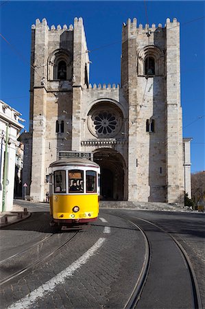 Cathédrale de soi et de tramway (electricos), Alfama, Lisbonne, Portugal, Europe Photographie de stock - Rights-Managed, Code: 841-06345286