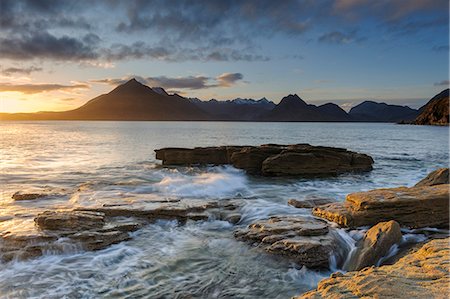 Sunset at Elgol Beach on Loch Scavaig, Cuillin Mountains, Isle of Skye, Scotland Foto de stock - Con derechos protegidos, Código: 841-06345376