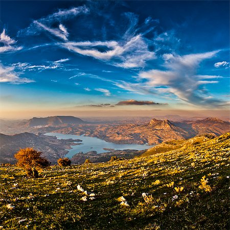 Twin peaks, Algarin Tage et le Sima de las Grajas. Zahara-El Gastor, réservoir de Puerto de las Palomas, Andalousie, Espagne, Europe Photographie de stock - Rights-Managed, Code: 841-06340858