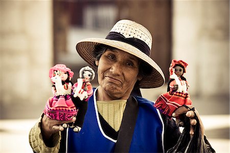 Woman selling hand-made dolls in Arequipa Plaza De Armas, Arequipa, Peru, South America Foto de stock - Con derechos protegidos, Código: 841-06340852