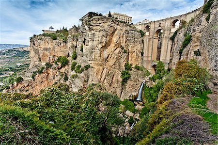 Puente Nuevo (pont neuf) au-dessus de la gorge El Tajo de la rivière Guadalevin, Ronda, Andalousie, Espagne, Europe Photographie de stock - Rights-Managed, Code: 841-06340909