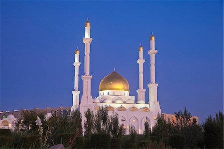 simsearch:841-06341012,k - Nur Astana Mosque at twilight, Astana, Kazakhstan, Central Asia, Asia Foto de stock - Con derechos protegidos, Código: 841-06341001
