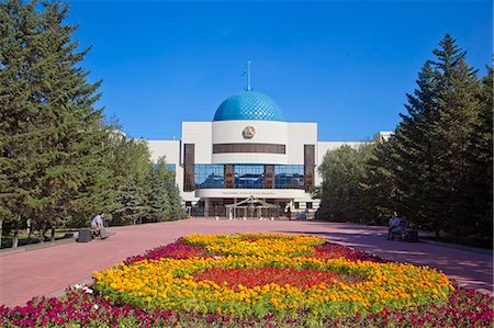 platebandes de fleur - Le Musée de présidents, vieille ville, Astana, Kazakhstan, Asie centrale, Asie Photographie de stock - Rights-Managed, Code: 841-06341022