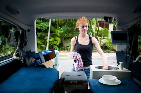 simsearch:841-06806917,k - Woman washing up in a campervan, Byron Bay, New South Wales, Australia, Pacific Foto de stock - Con derechos protegidos, Código: 841-06341110