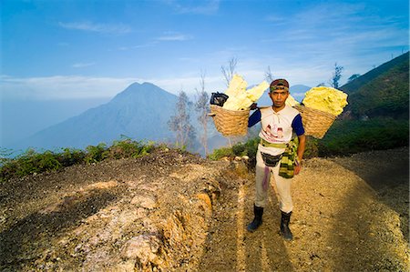 Portrait d'un mineur de soufre au Kawah Ijen, Java, en Indonésie, l'Asie du sud-est, Asie Photographie de stock - Rights-Managed, Code: 841-06341113