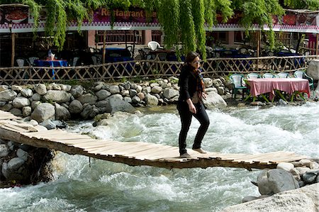 Crossing over a raging river on a precarious wooden slatted bridge in Setti Fatma, Ourika Valley, Morocco, North Africa, Africa Foto de stock - Direito Controlado, Número: 841-06341299