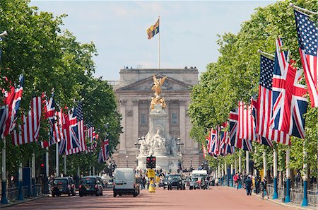 Auskleidung der Mall zum Buckingham Palace für Präsident Obama den Staatsbesuch in 2011, London, England, Vereinigtes Königreich, Europa Fahnen Stockbilder - Lizenzpflichtiges, Bildnummer: 841-06341327