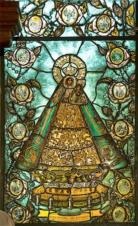 Stained glass window with image of the Virgin Mary, Chapel, Uinversity De la Salle Museum, Dasmarinas, Cavite, Philippines, Southeast Asia, Asia Foto de stock - Con derechos protegidos, Código: 841-06341389