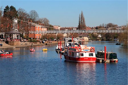 Bateaux et pont suspendu sur la rivière Dee, Chester, Cheshire, Angleterre, Royaume-Uni, Europe Photographie de stock - Rights-Managed, Code: 841-06341438
