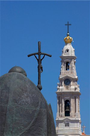 Statue of Pope John Paul II and Basilica, Fatima, Portugal, Europe Foto de stock - Con derechos protegidos, Código: 841-06341625