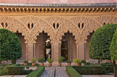 Patio de Santa Isabel, Aljaferia Palace dating from the 11th century, Saragossa (Zaragoza), Aragon, Spain, Europe Foto de stock - Con derechos protegidos, Código: 841-06341933