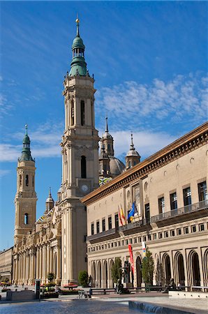 simsearch:841-06341945,k - Town hall and Nuestra Senora des Pilar basilica, Saragossa (Zaragoza), Aragon, Spain, Europe Stock Photo - Rights-Managed, Code: 841-06341949