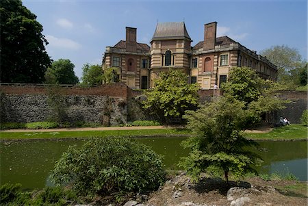 Wassergraben und Begründung der Eltham Palace, Eltham, London, England, Vereinigtes Königreich, Europa Stockbilder - Lizenzpflichtiges, Bildnummer: 841-06342002