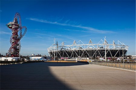promenade (lieu) - Le stade olympique avec l'orbite de Mittal Arcelor vu de Stratford Way, Londres, Royaume-Uni, Europe Photographie de stock - Rights-Managed, Code: 841-06342077