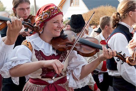 simsearch:841-06344087,k - Woman playing violin and wearing folk dress during autumn Feast with Law Festival, Borsice, Brnensko, Czech Republic, Europe Stock Photo - Rights-Managed, Code: 841-06342107