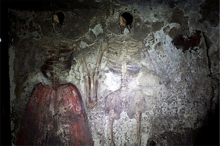 The newlyweds in the underground catacombs of San Gaudioso (St. Gaudiosus), Naples, Campania, Italy, Europe Stock Photo - Rights-Managed, Code: 841-06342144