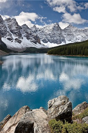 Moraine Lake in the fall with fresh snow, Banff National Park, UNESCO World Heritage Site, Alberta, Canada, North America Stock Photo - Rights-Managed, Code: 841-06342619