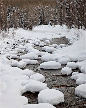 snowy river - Snow pillows on the Dolores River, San Juan National Forest, Colorado, United States of America, North America Foto de stock - Direito Controlado, Número: 841-06342665