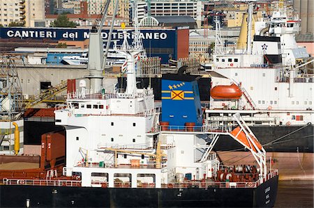 simsearch:841-03033810,k - Des navires dans le Port de Naples, Campanie, Italie, Europe Photographie de stock - Rights-Managed, Code: 841-06342931
