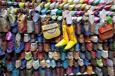 Soft leather Moroccan slippers in the Souk, Medina, Marrakesh, Morocco, North Africa, Africa Foto de stock - Con derechos protegidos, Código: 841-06343098