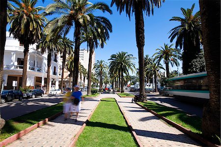 simsearch:841-05784046,k - The Boulevard de Rachidi, a typical wide tree lined street in the smart Lusitania district, Casablanca, Morocco, North Africa, Africa Foto de stock - Con derechos protegidos, Código: 841-06343102