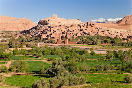 Ancienne ville kasbah d'Ait Benhaddou sur une ancienne Route des caravanes à côté de la rivière de Ouarzazate, est souvent utilisé comme un lieu de tournage, patrimoine mondial de l'UNESCO, Maroc, Afrique du Nord, Afrique Photographie de stock - Rights-Managed, Code: 841-06343113