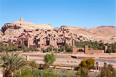 Ancient kasbah town of Ait Benhaddou on a former Caravan Route beside the Ouarzazate River, often used as a film location, UNESCO World Heritage Site, Morocco, North Africa, Africa Fotografie stock - Rights-Managed, Codice: 841-06343124