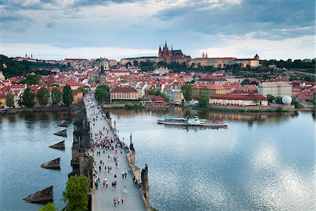 prague scenic - St. Vitus Cathedral, Charles Bridge, River Vltava and the Castle District, UNESCO World Heritage Site, Prague, Czech Republic, Europe Foto de stock - Con derechos protegidos, Código: 841-06343164