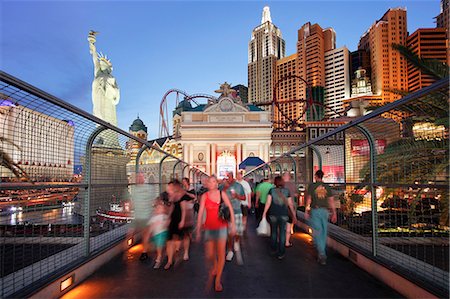 réplica - The Statue of Liberty outside the famous New York New York Hotel, Las Vegas, Nevada, United States of America, North America Foto de stock - Con derechos protegidos, Código: 841-06343203