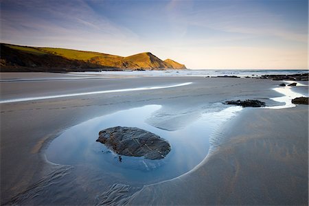 simsearch:841-05848832,k - Exposed rockpool at low tide on a deserted beach at Crackington Haven, Cornwall, England, United Kingdom, Europe Foto de stock - Con derechos protegidos, Código: 841-06343465