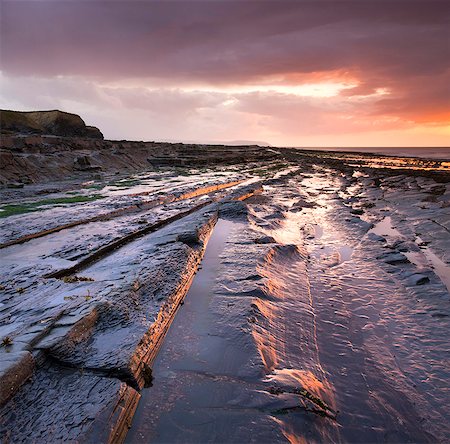 erosion - Strate horizontale sur Kilve Beach sur la côte de North Somerset, Angleterre, Royaume-Uni, Europe Photographie de stock - Rights-Managed, Code: 841-06343480