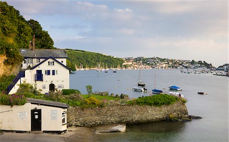 simsearch:841-03870013,k - Looking across Fowey estuary to Polruan from the ferry landing point at Bodinnick, Cornwall, England, United Kingdom, Europe Foto de stock - Direito Controlado, Número: 841-06343531