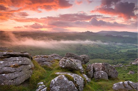 simsearch:841-07590416,k - Coucher de soleil spectaculaire au-dessus d'un marécage brumeux près Hound Tor, Parc National de Dartmoor, Devon, Angleterre, Royaume-Uni, Europe Photographie de stock - Rights-Managed, Code: 841-06343545