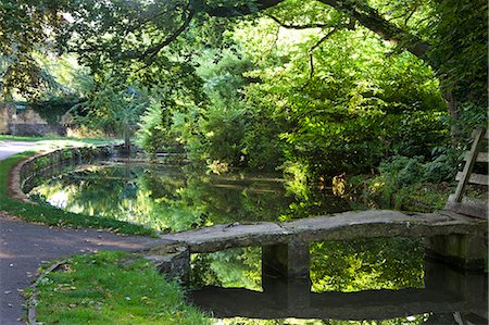 simsearch:841-06343555,k - Passerelle de Pierre au-dessus de le œil de rivière dans les Cotswolds village de Lower Slaughter, Gloucestershire, les Cotswolds, Angleterre, Royaume-Uni, Europe Photographie de stock - Rights-Managed, Code: 841-06343559